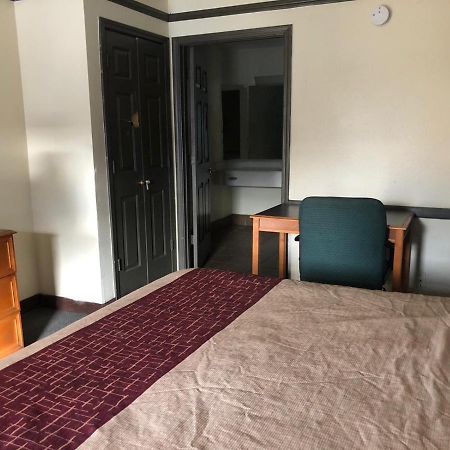 טולסה Airport Inn And Suites מראה חיצוני תמונה