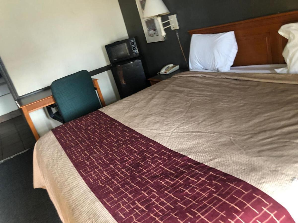 טולסה Airport Inn And Suites מראה חיצוני תמונה
