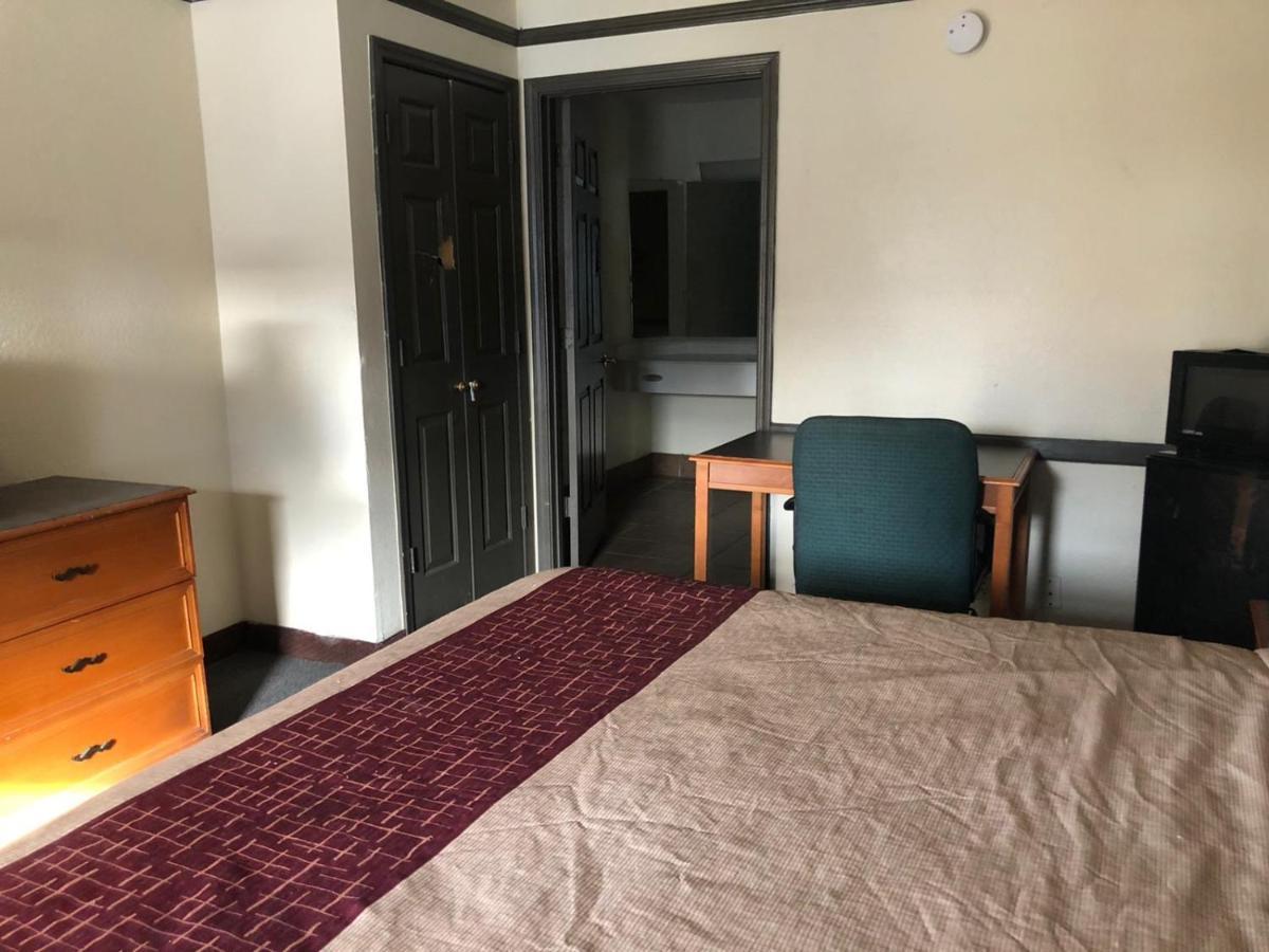 טולסה Airport Inn And Suites מראה חיצוני תמונה