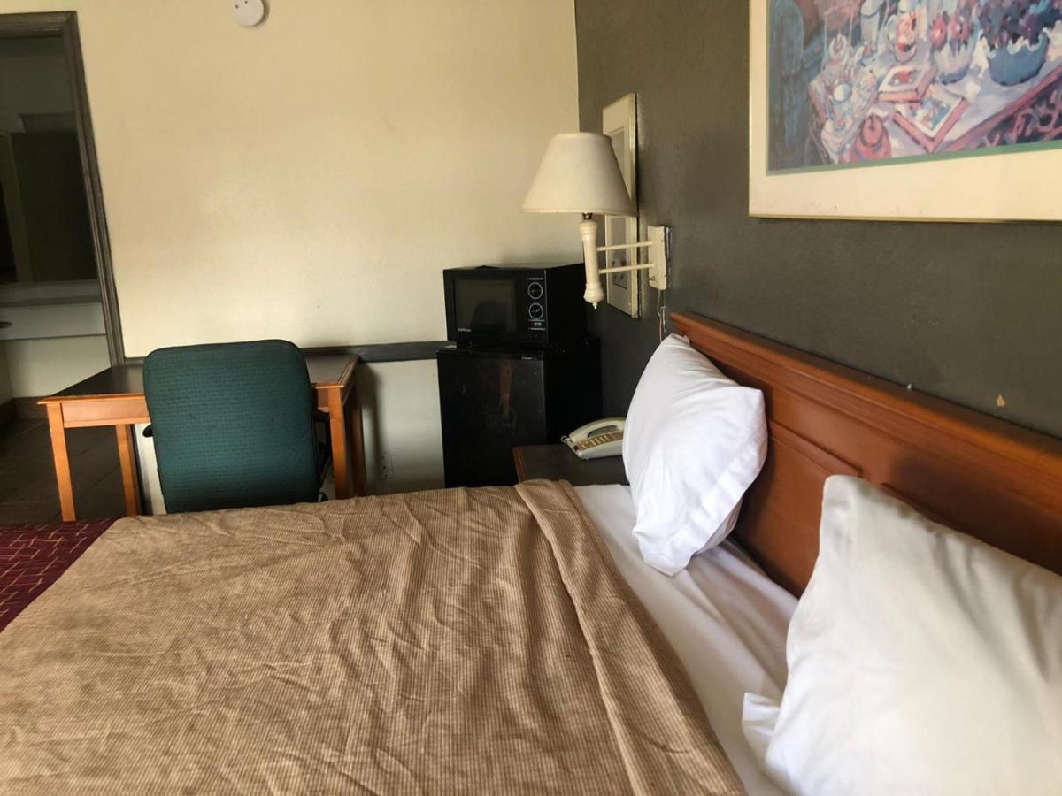 טולסה Airport Inn And Suites מראה חיצוני תמונה