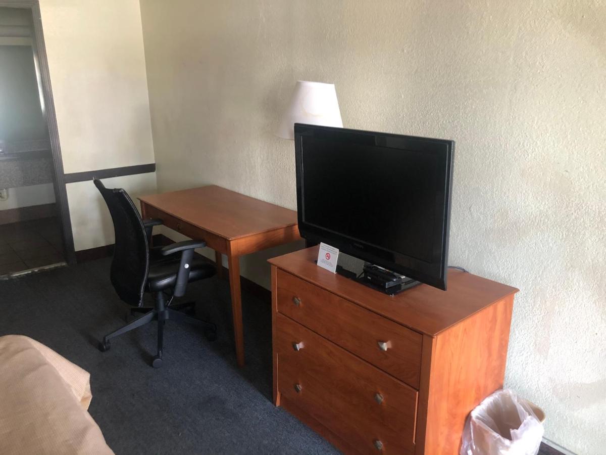 טולסה Airport Inn And Suites מראה חיצוני תמונה
