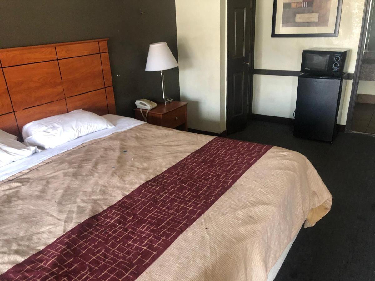 טולסה Airport Inn And Suites מראה חיצוני תמונה